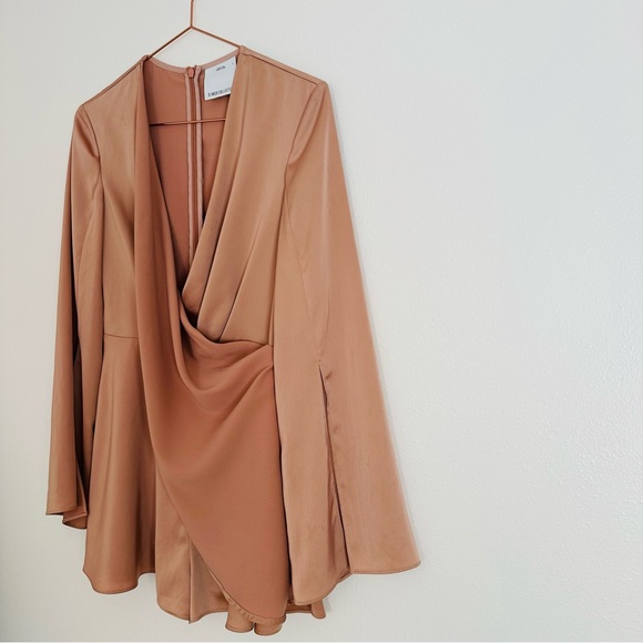 C/MEO Collective influential playsuit bell sleeve satin V-neck boho blush romper - Picture 7 of 8